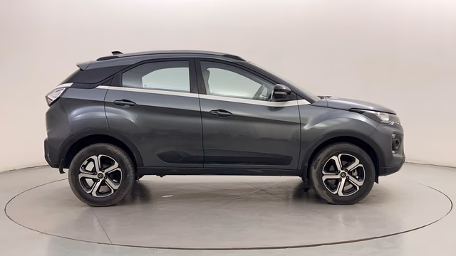 2023 Tata Nexon XZA Plus LUX Diesel AMT - Image 4