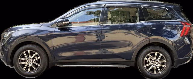 2022 Mahindra XUV700 AX7 AT Luxury Pack BSVI - Image 5